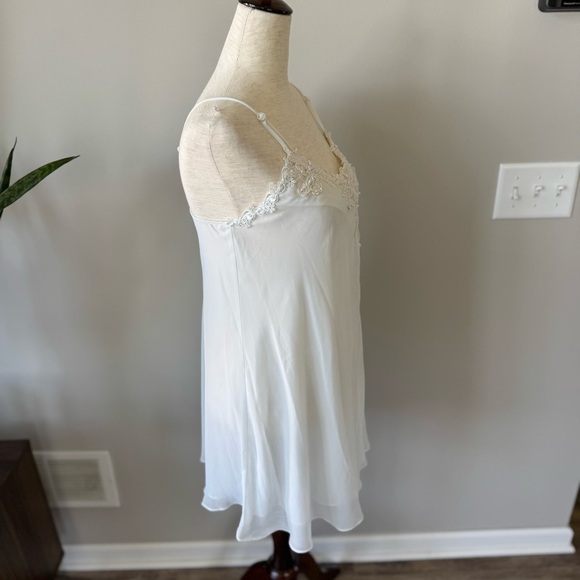 Vintage Elegant White Lace Slip Dress with Embroideries and Pearl Beading - Picture 5 of 11